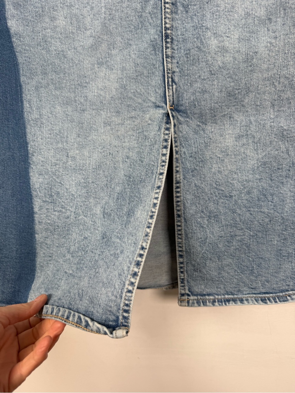 Gap Women's Two-Tone Denim Slit Hem Pencil Skirt, Size 12, Great Condition - Picture 3 of 7